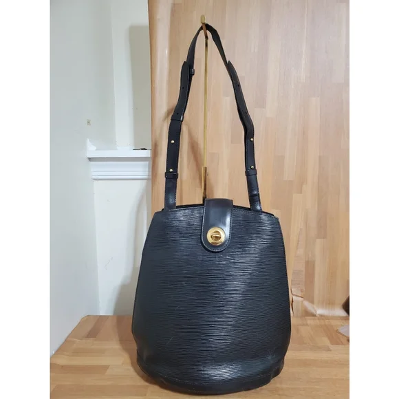 LOUIS Vuitton Epi Cluny Bag Black - Picture 5 of 10
